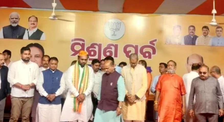 ପଦ୍ମ ଧରିଲେ ଜୟ ଢୋଲକିଆ