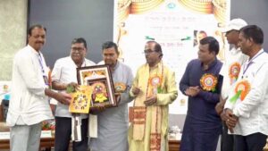 ସାହିତ୍ୟ ହେଉଛି ମଣିଷର ଆତ୍ମା । ସାହିତ୍ୟ ନଥିଲେ ଅନୁଭବର ସତ୍ତା ଉପଲବ୍ଧି ହୁଅନ୍ତା ନାହିଁ।